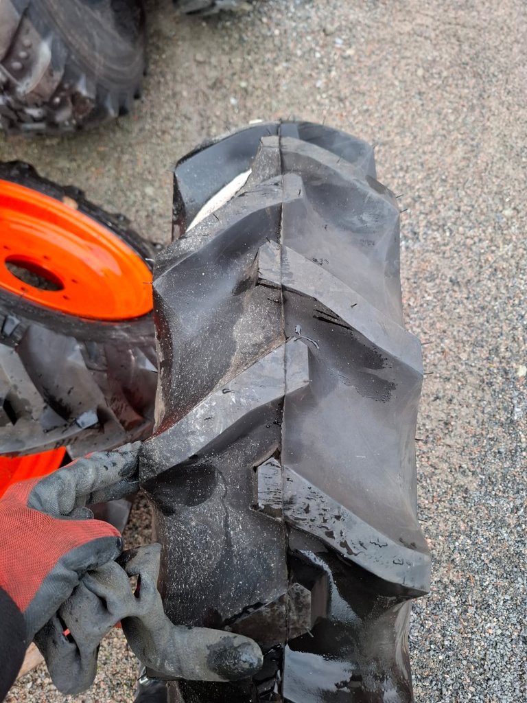 9.5-18 4pr Bridgestone Vanteella jako: 6x150 keskireikä: 115mm KUBOTA