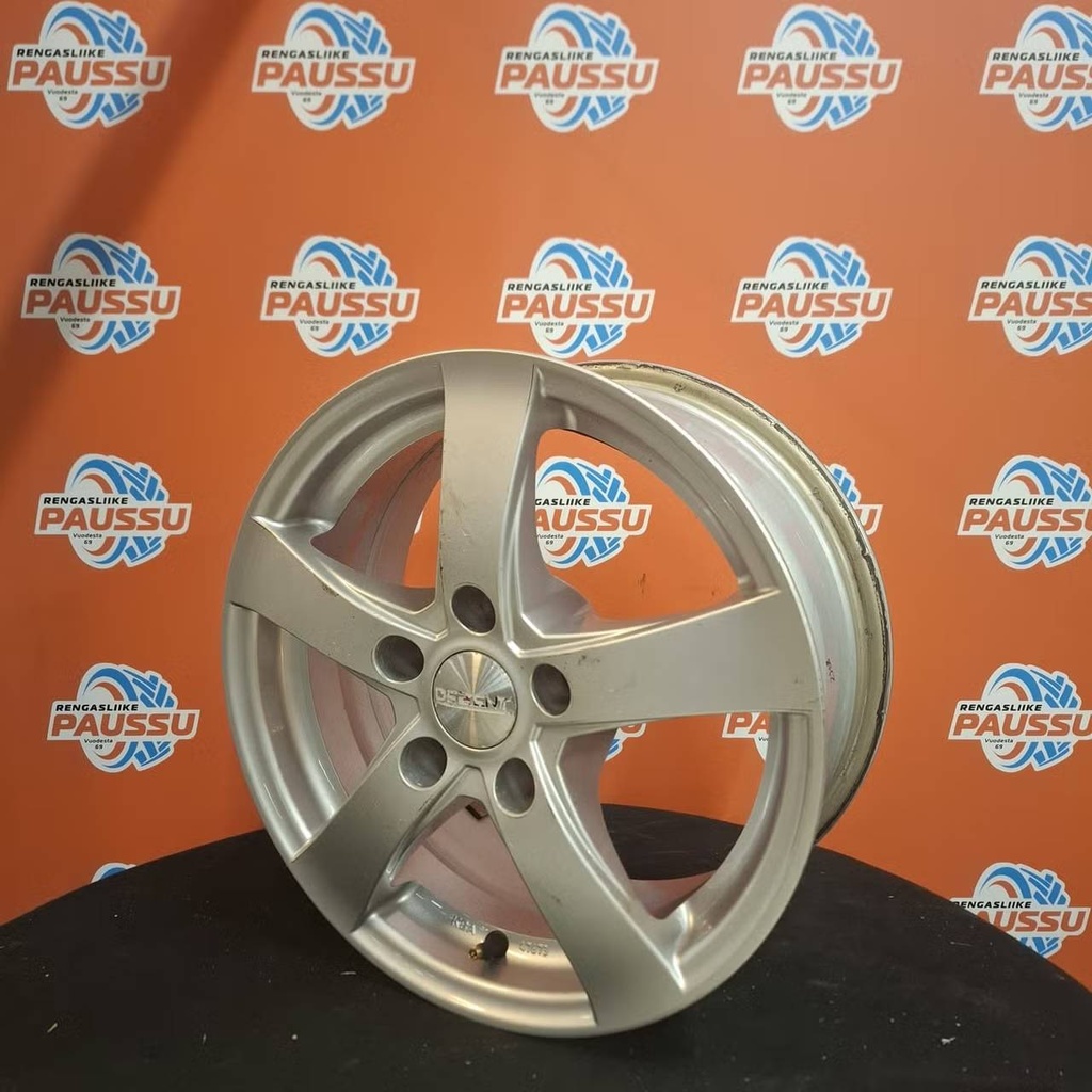 Käytetty DEZENT vannesarja 15"