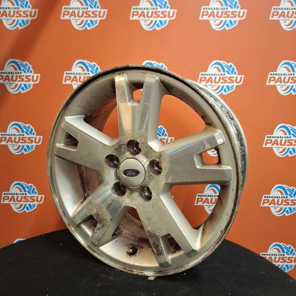 Käytetty FORD vannesarja 5x114,3 ET 42 KR 70,1 7,5x17"