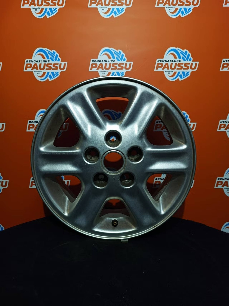 Käytetty vannesarja 5x114,3 ET 46 KR 64,1 5,5x15"