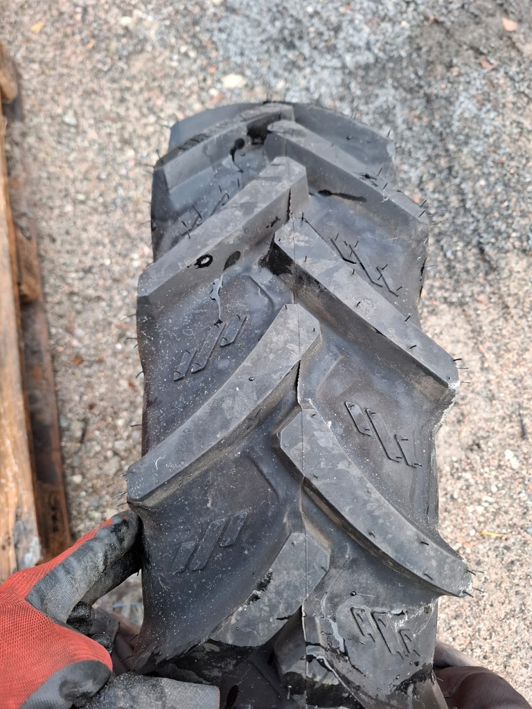 7.50R16 100A8 Kleber Super Vigne Ajamaton Vanteella jako: 8x203 keskireikä: 153mm KUBOTA