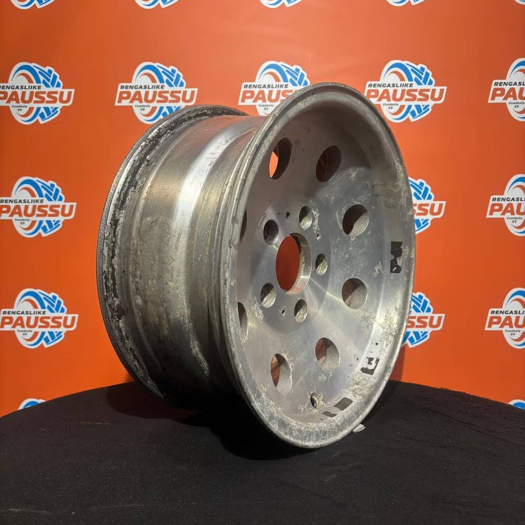 Käytetty MODERN WHEEL vannesarja 15"