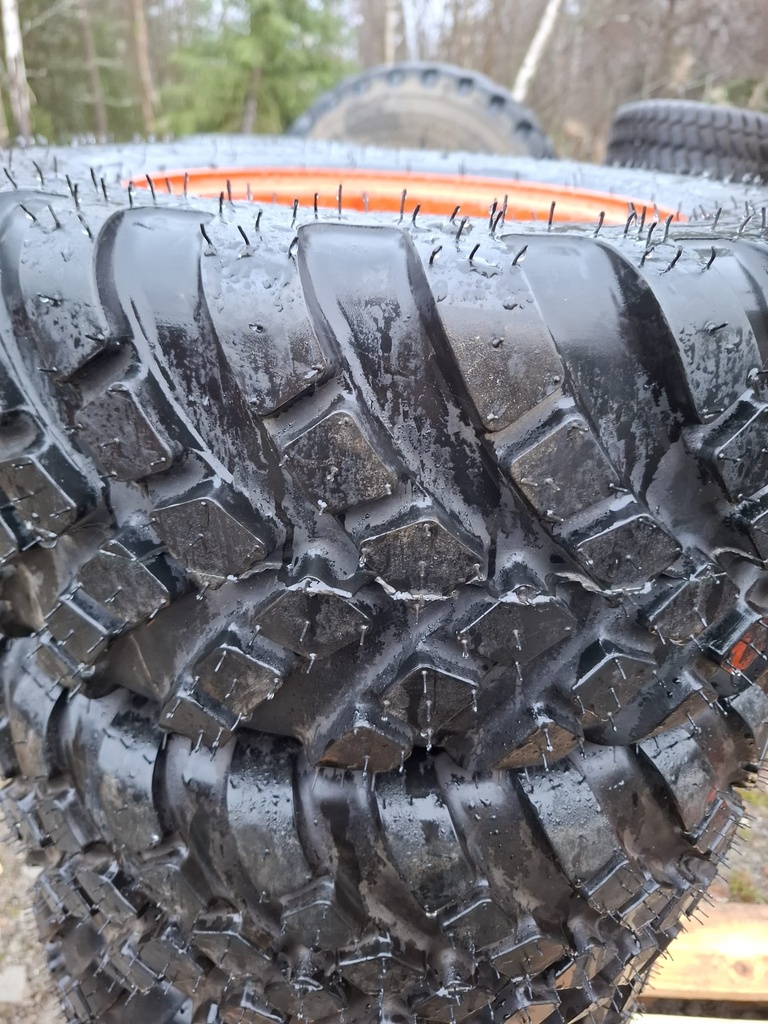 240/60R12 Galaxy Garden-Pro Ajamaton Vanteella jako: 6x120 Kr: 90mm KUBOTA