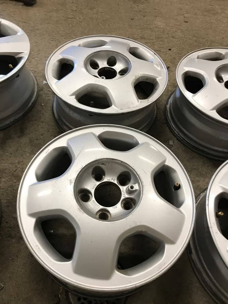 Käytetty vannesarja 5x110 ET 49 KR 65,1 6x15"