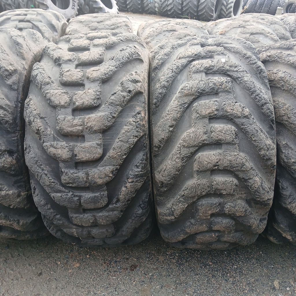 600/55-26.5 20 165A8/172A2 Nokian Tyres Forest King F2 SF TT Käytetty 30mm Vanteella jako: 425x12 kr: 371mm takamitta: 250mm