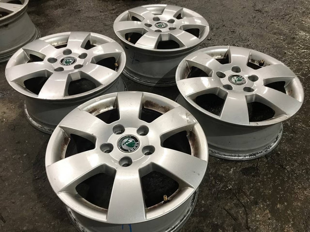 Käytetty SKODA vannesarja 5x112 ET 47 KR 57,1 6x15"