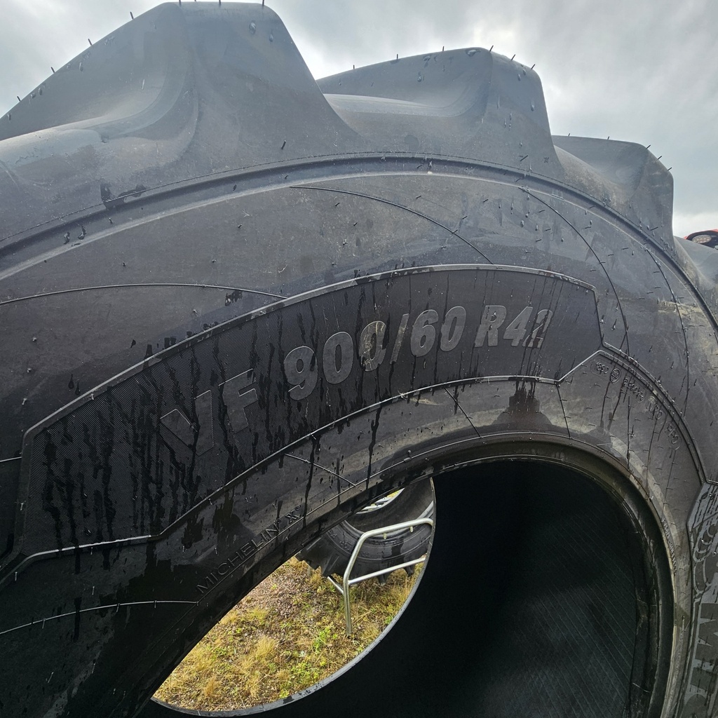 900/60R42 189D MICHELIN AXIOBIB 2 Ajamattomat DOT-24 POISTO MYYNNISSÄ