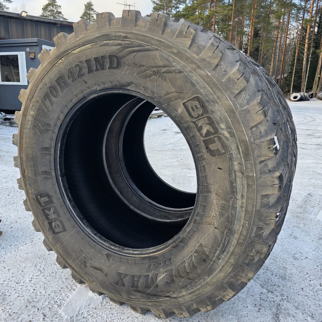 710/70R42 180D/185A8 TL IT-697 M+S RIDEMAX BKT Käytetty rengas 22mm DOT-20