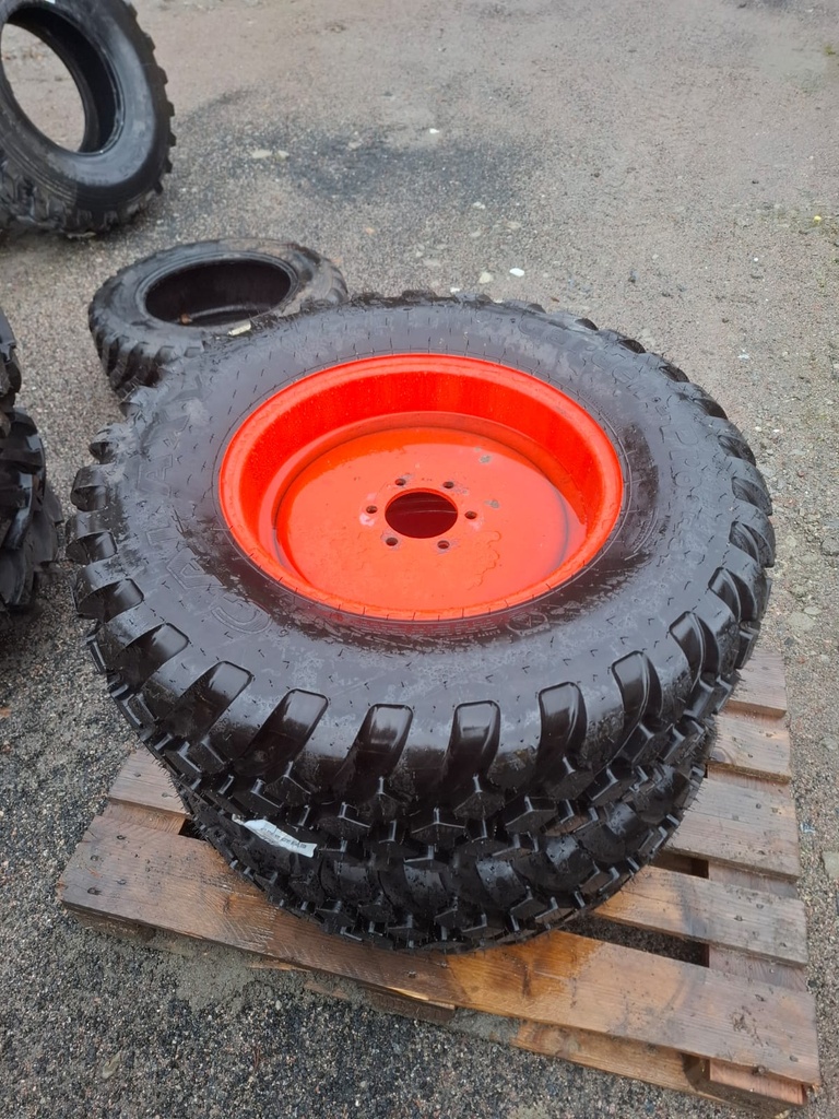 320/70R20 110A8 Galaxy Garden-Pro Ajamaton Vanteella jako: 6x150 keskireikä 110mm KUBOTA