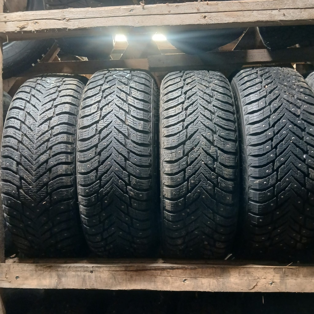 215/65R16 102T XL Nokian Hakkapeliitta 10 Käytetty DOT-21 9mm