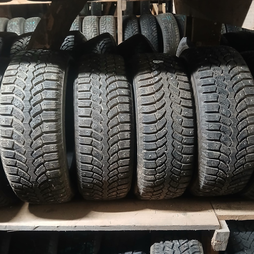 195/60R15 92T Bridgestone Blizzak spike-01 Käytetty nastarengas 9mm DOT-13