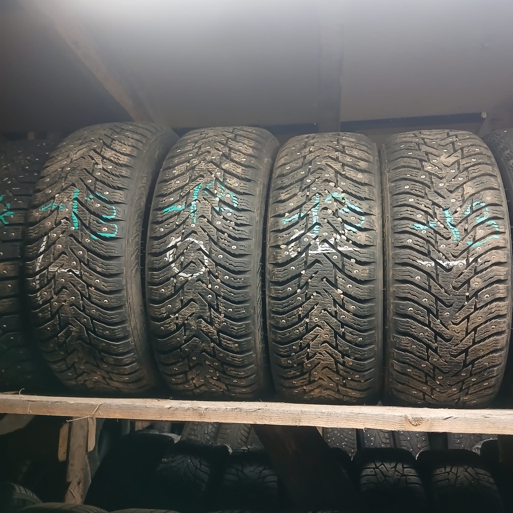 195/55R15 89T XL Nokian Hakkapeliitta 8 Käytetty nastarengas 8mm DOT-13 (torissa)